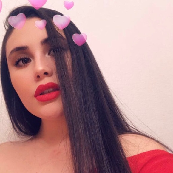 Meet your Posher, Nereyda - Picture 1 of 2